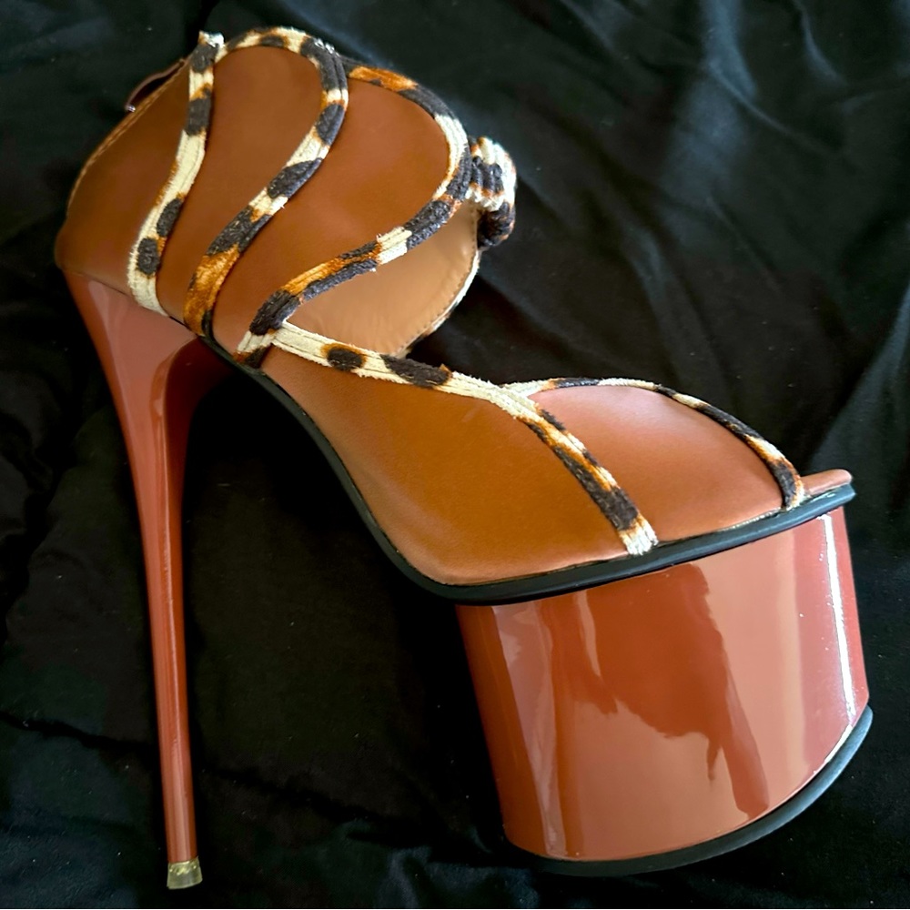 Zapatos de tacón! Color marrón! Nuevos!